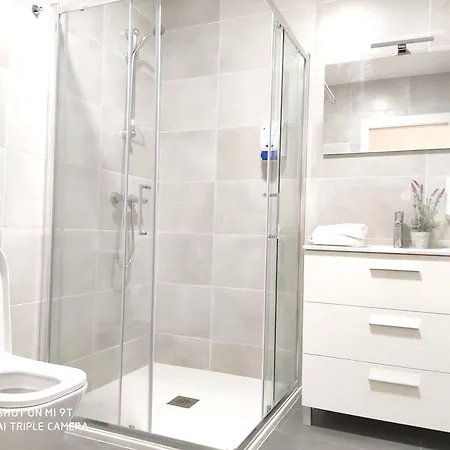 2 Bedrooms With Wifi At Ourense