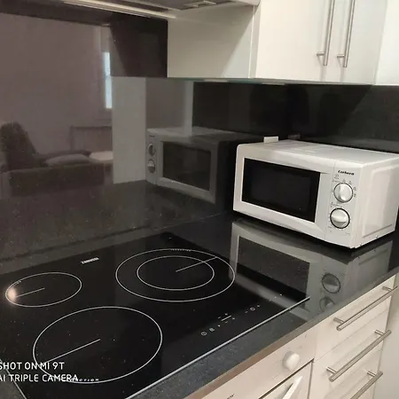 2 Bedrooms With Wifi At Appartamento Ourense